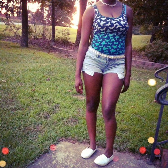 Shirt. 👚💜 - Picture 2 of 2