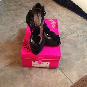 Black roses candies shoes