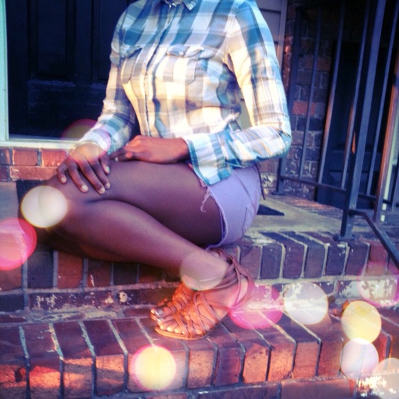 Shirt. 👚💜 - Picture 2 of 2