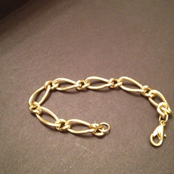 💛Gold tone link bracelet.  Small💛 HOLD