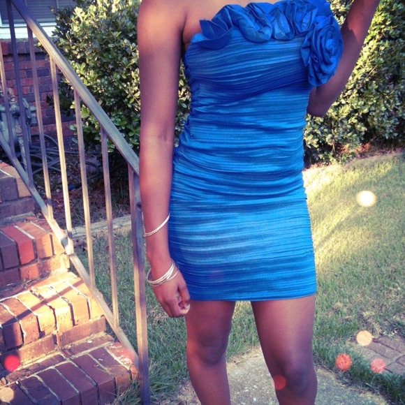 Dress. 👗💚 - Picture 2 of 2