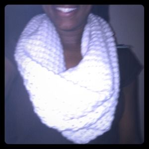 Ann Taylor winter scarf.Very cute light cream!
