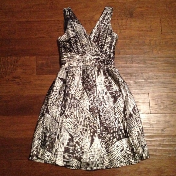 WHITE HOUSE BLACK MARKET DRESS