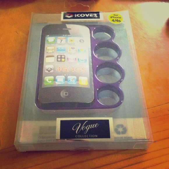 Accessories - Brass knuckles iPhone 4/4s case 👊