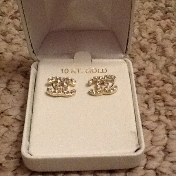 Gold plated fashion earrings.