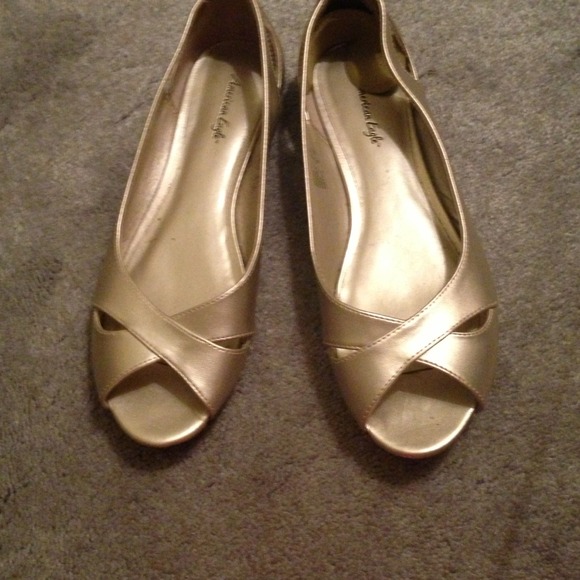 Traded🚫Gold peep toe American eagle flats 🎀