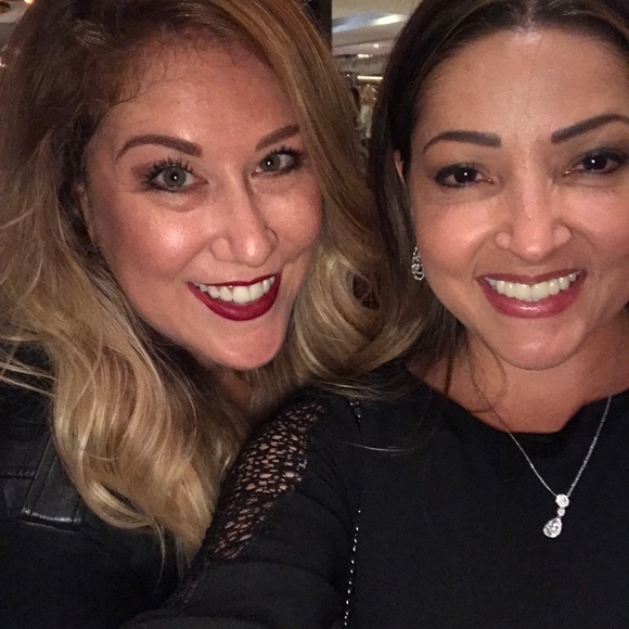 Meet your seller ⚜️ IG: Travelsforchocolate - Picture 6 of 8