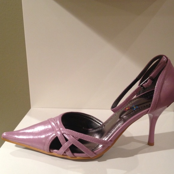 Lavender pointy shoes