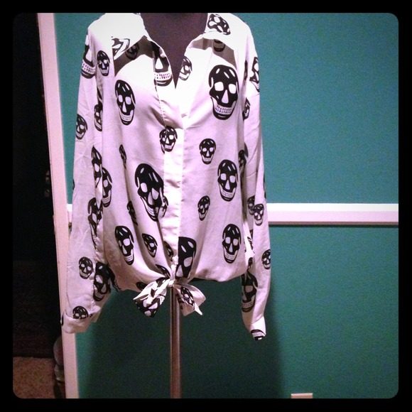 Skull sheer top size small