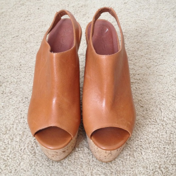 Designer! Platform notch heel sandals