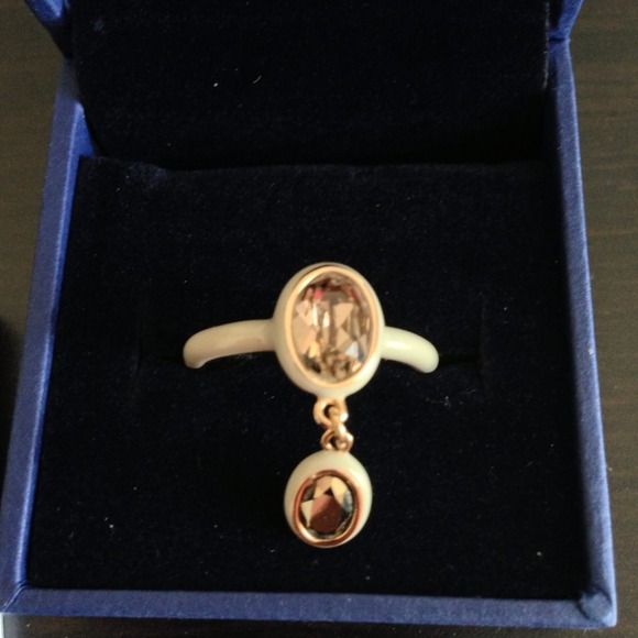 Jewelry - 🌟Sale! 🌟Swarovski ring