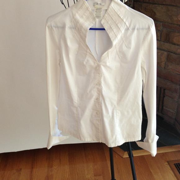 Sold!!!!Cache crispy white fitted shirt