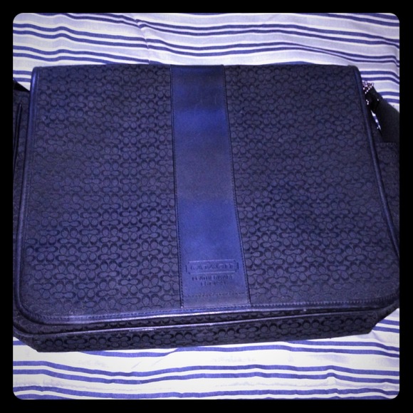 Coach messenger bag 😊