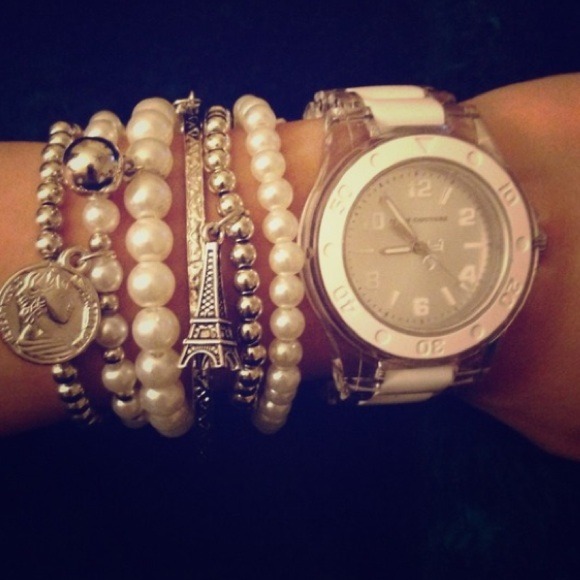 6 pcs of  bracelets