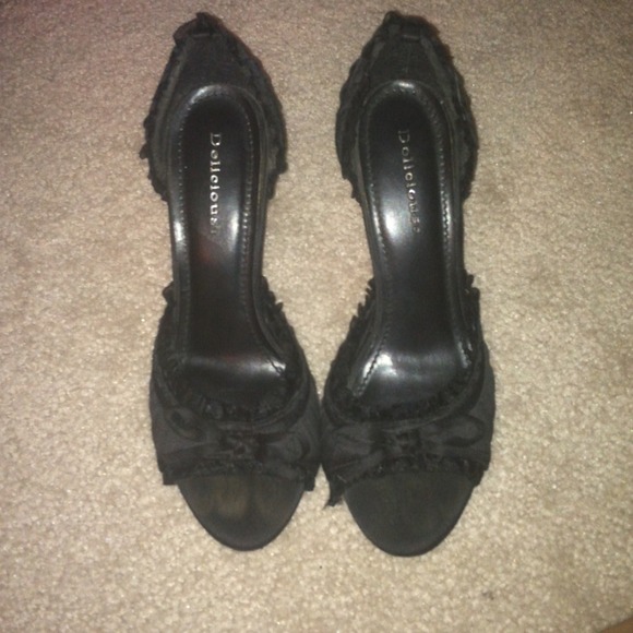 Black heels - Picture 3 of 4