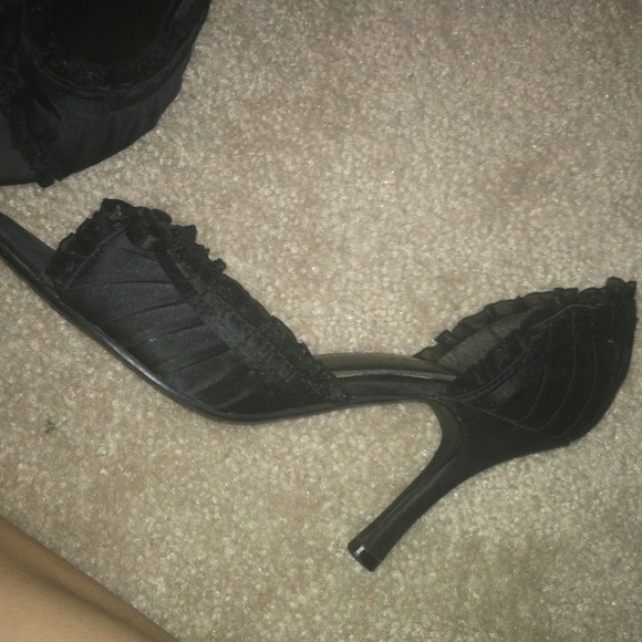 Black heels - Picture 4 of 4