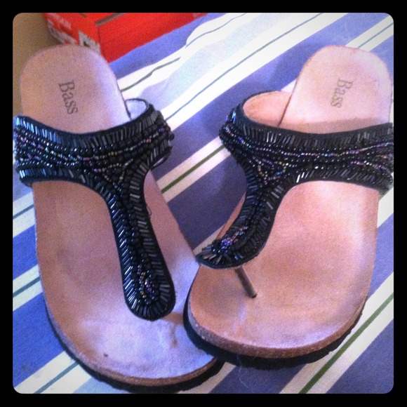 Beaded heeled pumps