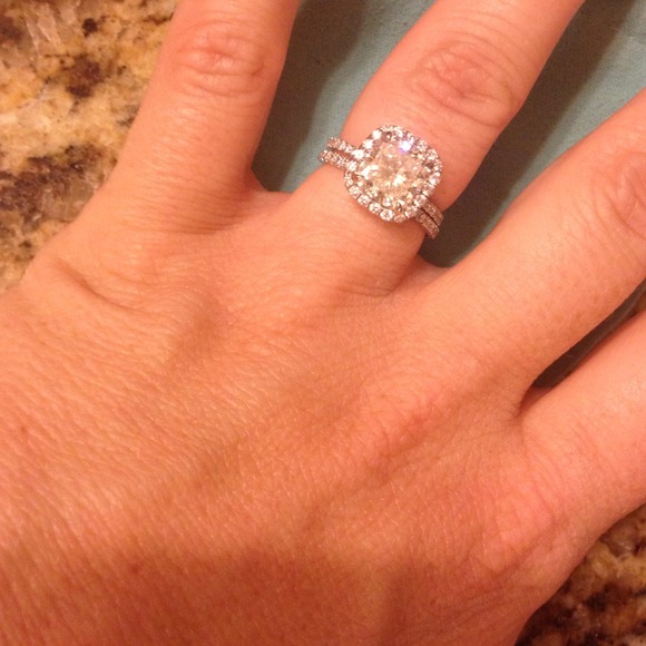 Sold on eBay! 18k gold diamond band ring - Picture 2 of 4