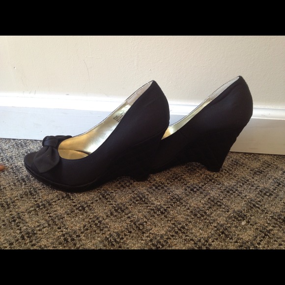 Steve Madden Wedge Shoe - Picture 2 of 3
