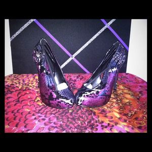 Michael Antonio closed toe pumps