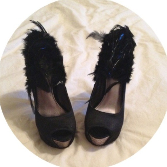 Enzo Angiolini Shoes - Enzo Angiolini feather pumps!