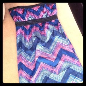 ⚡REDUCED⚡Strapless chevron dress by Guess
