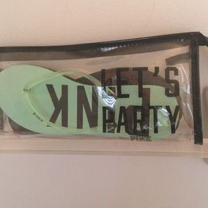 Victorias Secret Mint Flip Flops (L)