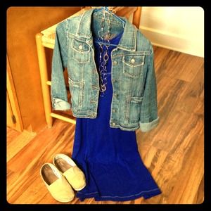 Blue cotton dress with pocket.