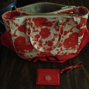 HOLD. Cute Tory burch summer bag. Authentic.