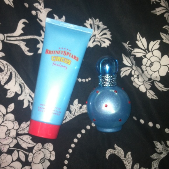 🚫Traded🚫Britney Spears Circus lotion and perfume