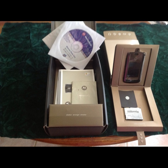 Unlocked Motorola Razr2 V8