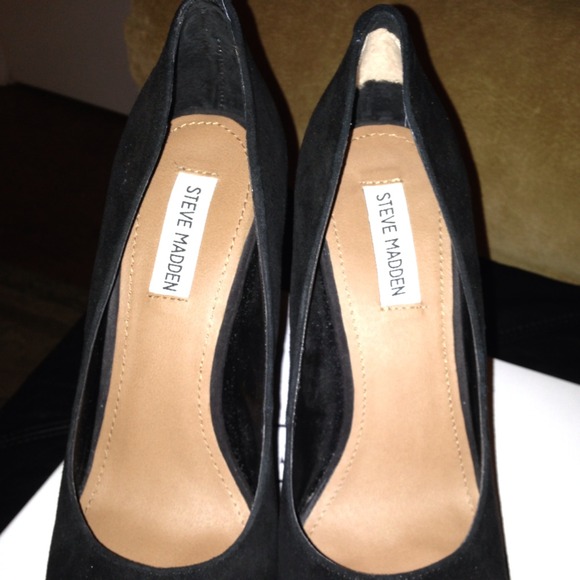 Black suede STEVE MADDEN HEELS