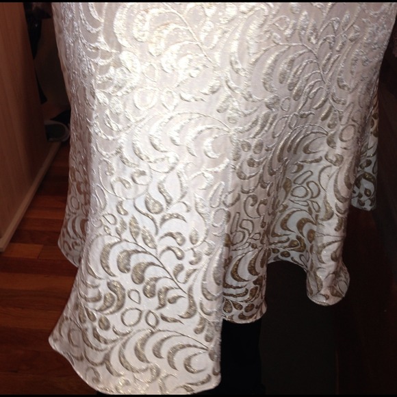 Just reduced 🎉Elegant off white &gold suite - Picture 3 of 4