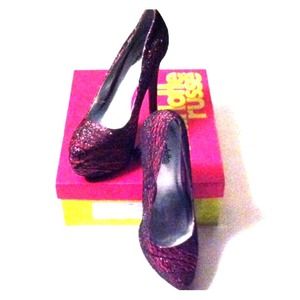 Charlotte Russe Pumps fishia and black lace