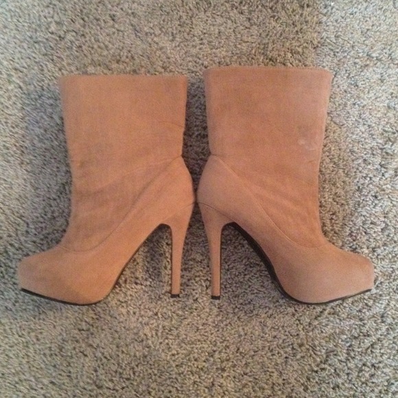 ❌SOLD❌ in bundle! New Carmel Boots! - Picture 2 of 4