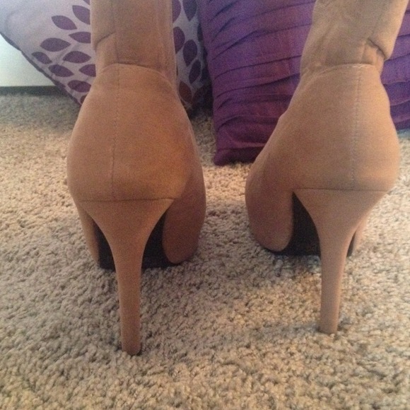 ❌SOLD❌ in bundle! New Carmel Boots! - Picture 3 of 4