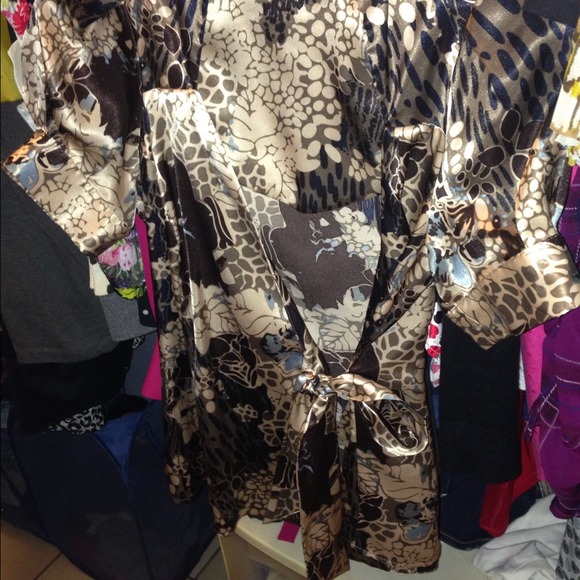 Gifted !!! BCBG maxazria top xs!