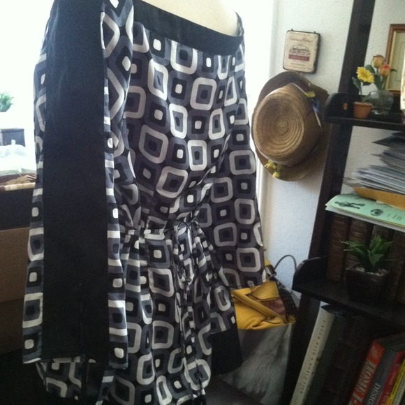 Top very stylish to wear with leggings or not! - Picture 2 of 5