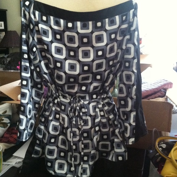Top very stylish to wear with leggings or not! - Picture 3 of 5