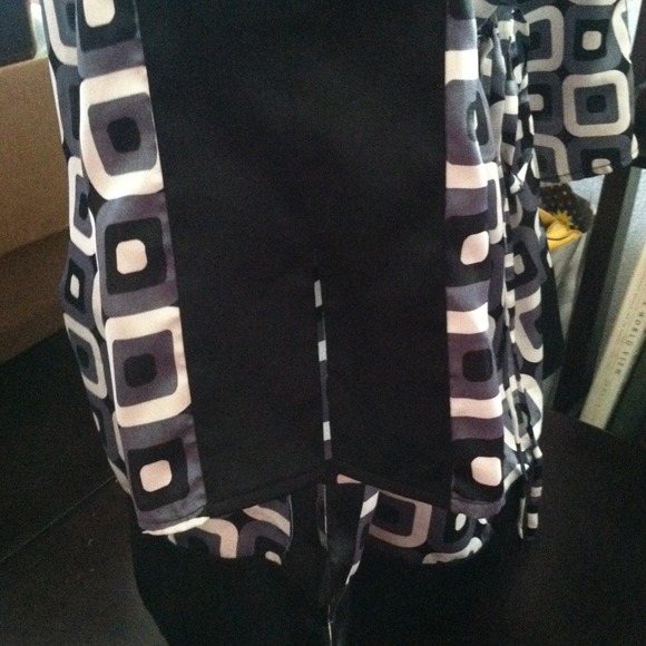 Top very stylish to wear with leggings or not! - Picture 5 of 5