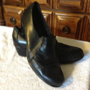 Bundle for eydie. Black dress shoes & green top