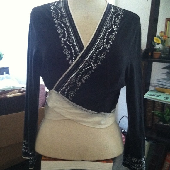 Cross over sweater! black and beige accents!