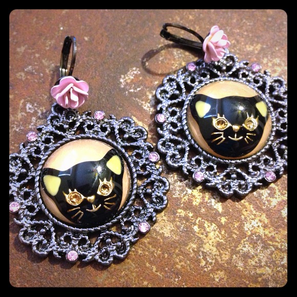 Kitty kat earrings