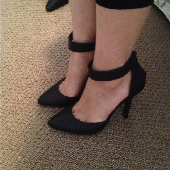 black ankle strap heels-NWT