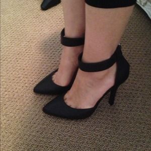 black ankle strap heels-NWT