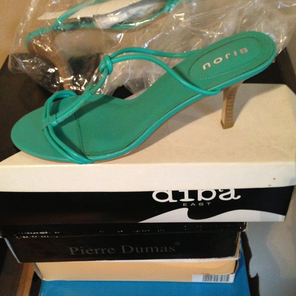 Aqua sandal heel