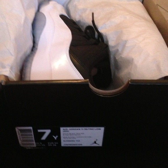 Other - Jordan 11 Retro Low - White/black-true red