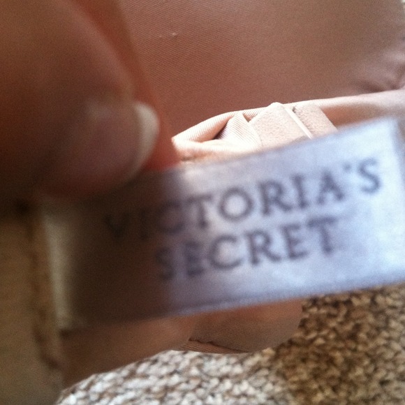TRADED----Full coverage Victoria's Secret bra - Picture 2 of 3