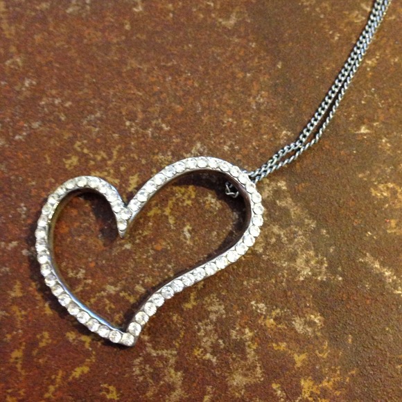 ⚠️ sold ⚠️ Heart necklace