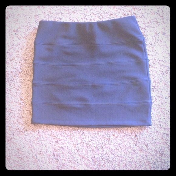 NWOT Charcoal Grey GUESS Skirt